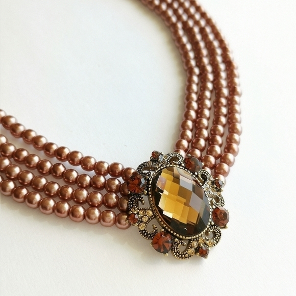 Pearl and Crystal choker necklace with medallion cocoa brown 🆕 - Picture 9 of 11